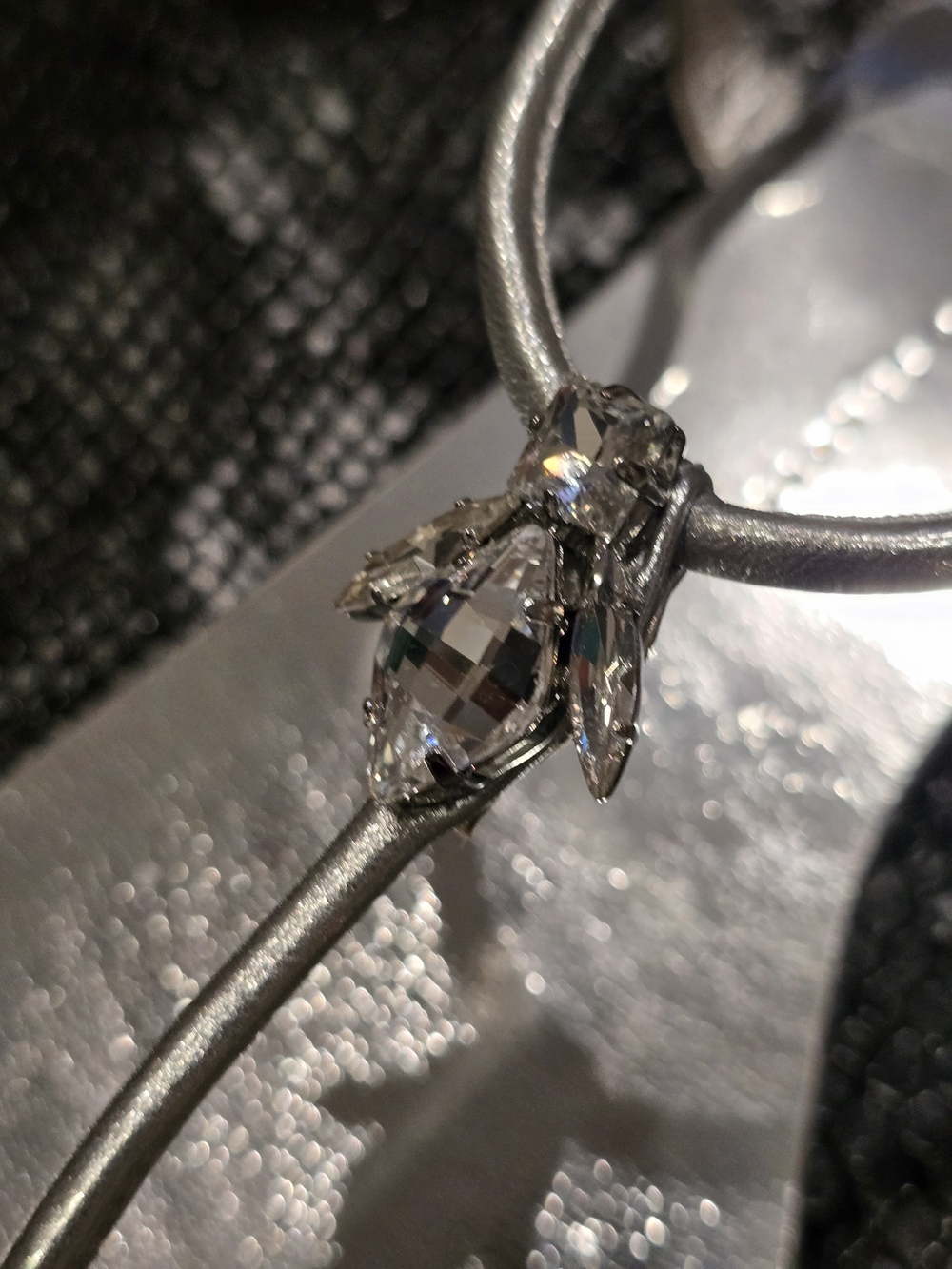 Giuseppe Zanotti Silver Metallic T-Strap Sandals - Picture 4 of 14
